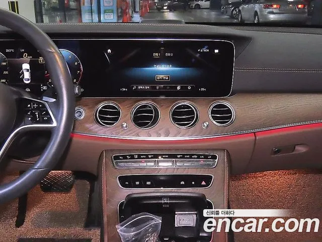 Mercedes-Benz E-Class 2022 — фото 11