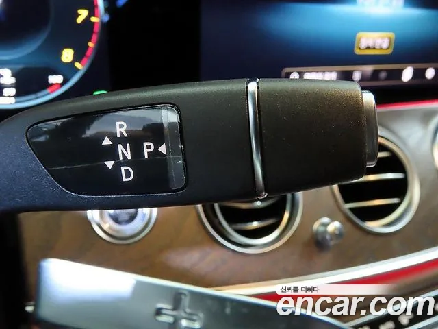 Mercedes-Benz E-Class 2022 — фото 12