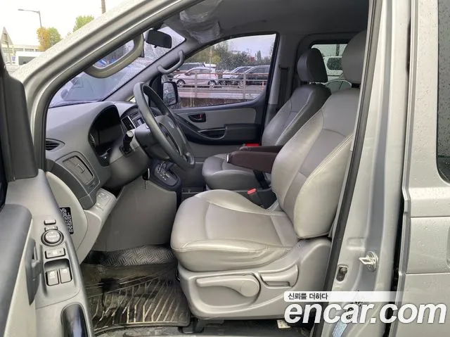 Hyundai Starex 2018 — фото 14