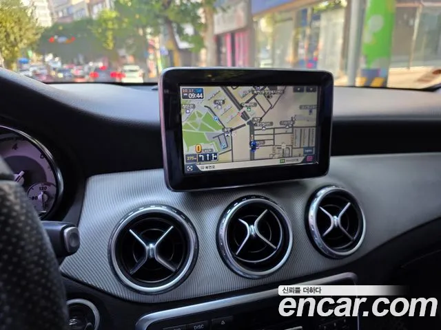 Mercedes-Benz GLA-Class 2015 — фото 20