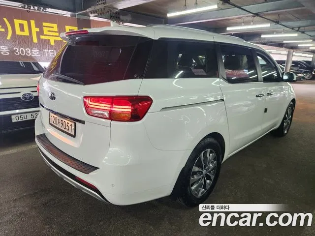 Kia Canival 2018 — фото 4
