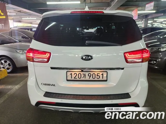 Kia Canival 2018 — фото 5