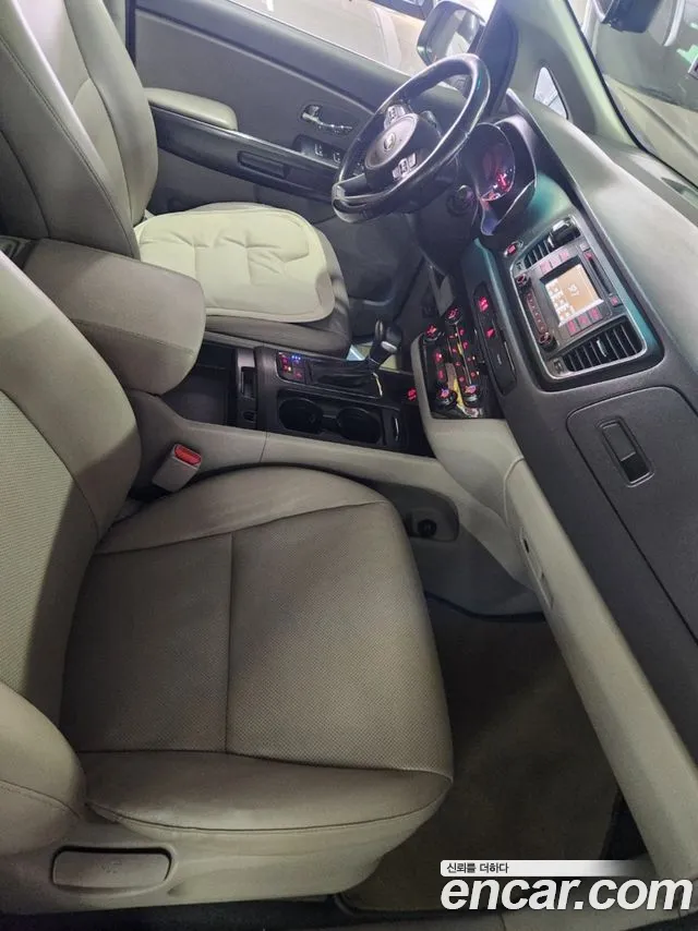 Kia Canival 2018 — фото 10