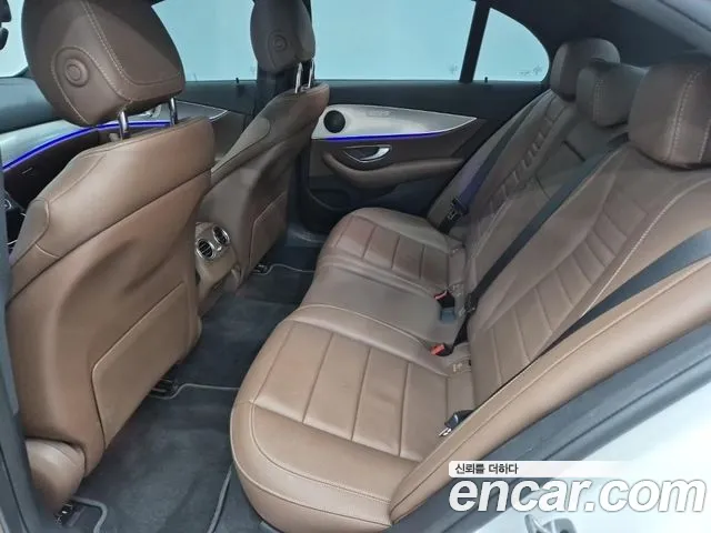 Mercedes-Benz E-Class 2019 — фото 12