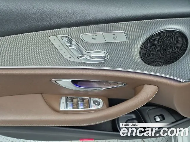 Mercedes-Benz E-Class 2019 — фото 19