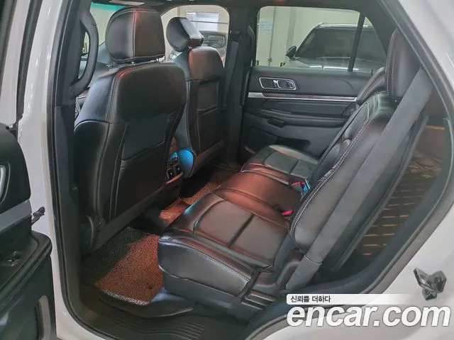 Ford Explorer 2017 — фото 12