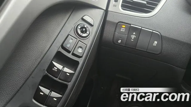 Hyundai AVANTE 2015 — фото 15