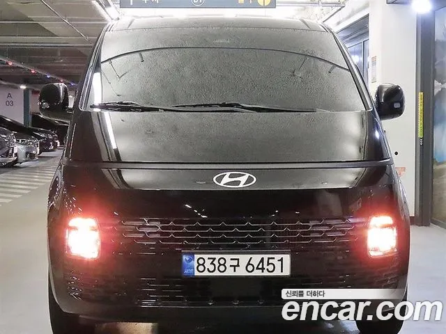 Hyundai Staria 2025 — фото 2