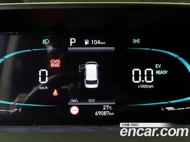 Hyundai Staria 2025 — фото 9