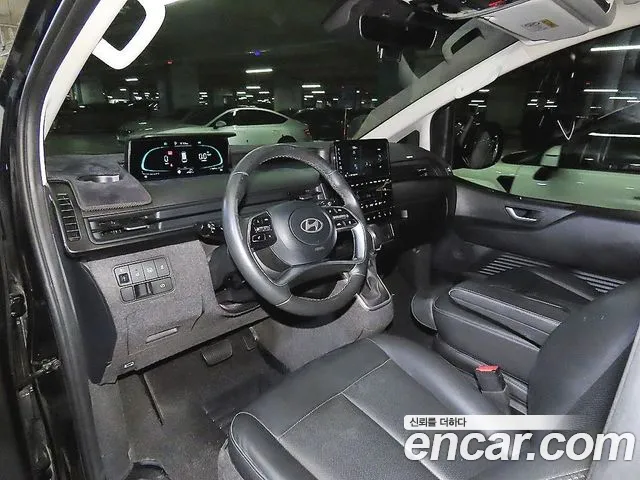 Hyundai Staria 2025 — фото 10