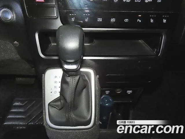 Hyundai Staria 2025 — фото 12