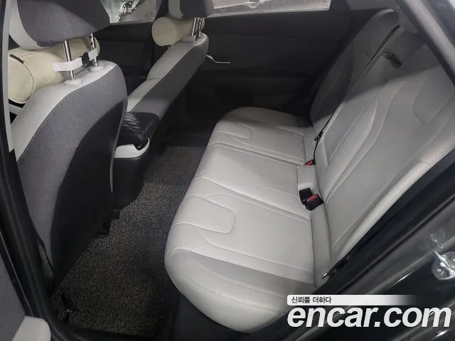 Hyundai AVANTE 2021 — фото 16
