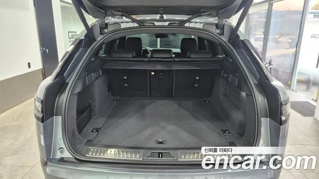 Land Rover Range Rover Velar 2025 — фото 11
