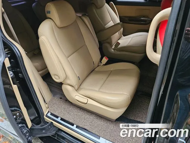 Kia Canival 2015 — фото 10