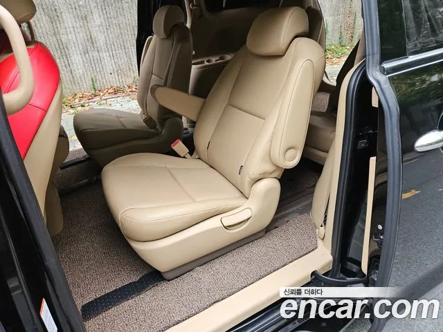 Kia Canival 2015 — фото 12