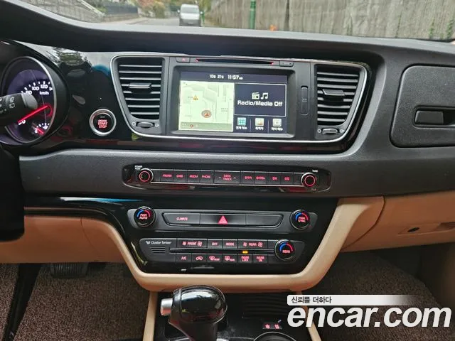 Kia Canival 2015 — фото 16