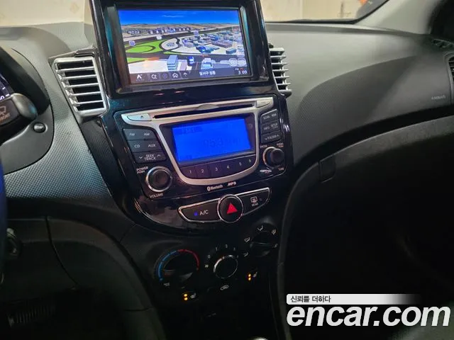 Hyundai Accent 2012 — фото 11