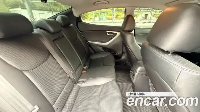 Hyundai AVANTE 2014 — фото 11