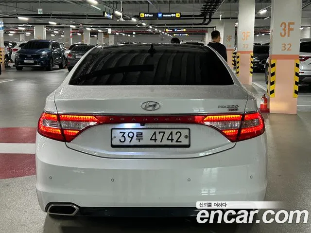 Hyundai Grandeur 2015 — фото 3