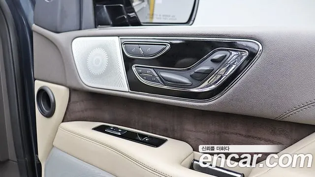 Lincoln Navigator 2022 — фото 11