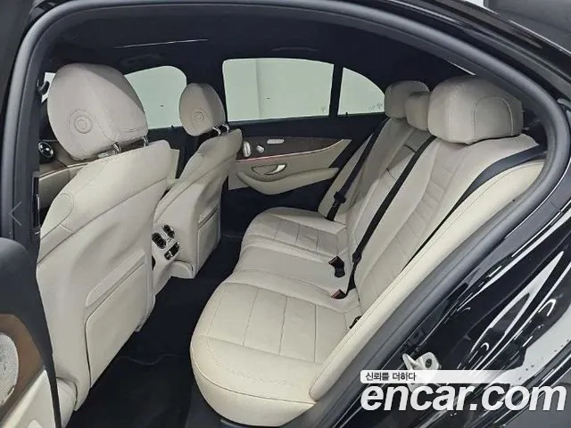 Mercedes-Benz E-Class 2021 — фото 12