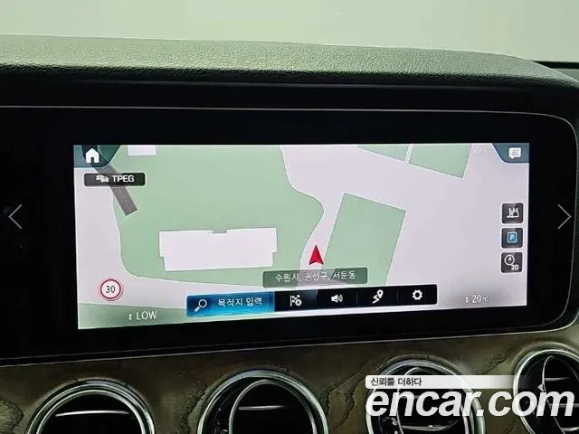 Mercedes-Benz E-Class 2021 — фото 15