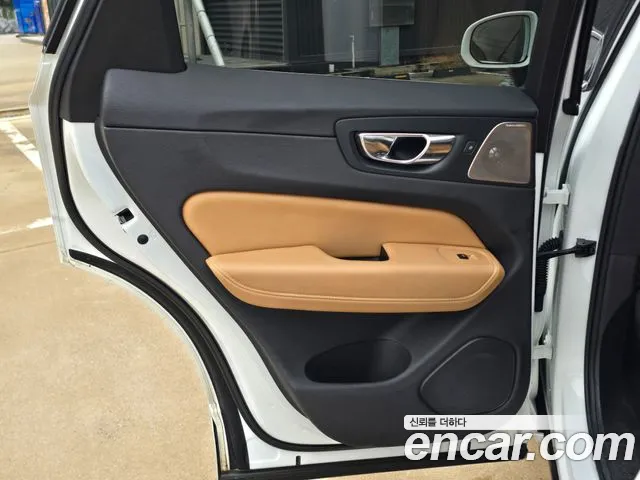 Volvo XC60 2019 — фото 10