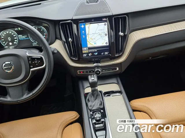 Volvo XC60 2019 — фото 12