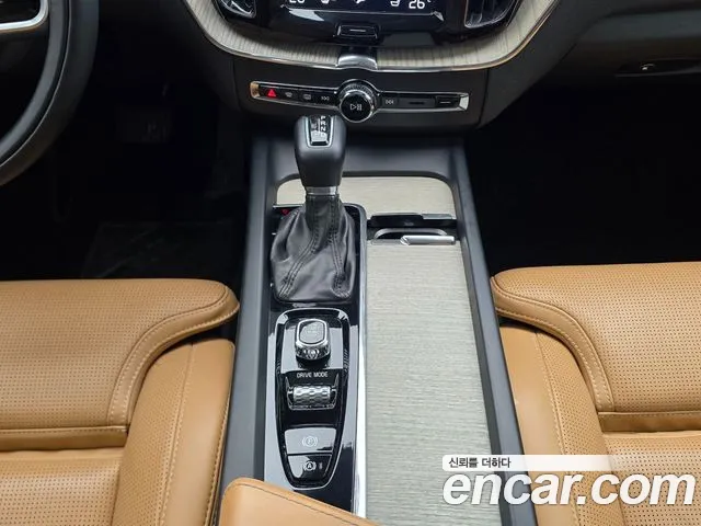 Volvo XC60 2019 — фото 13
