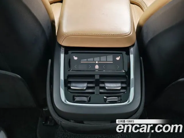 Volvo XC60 2019 — фото 17