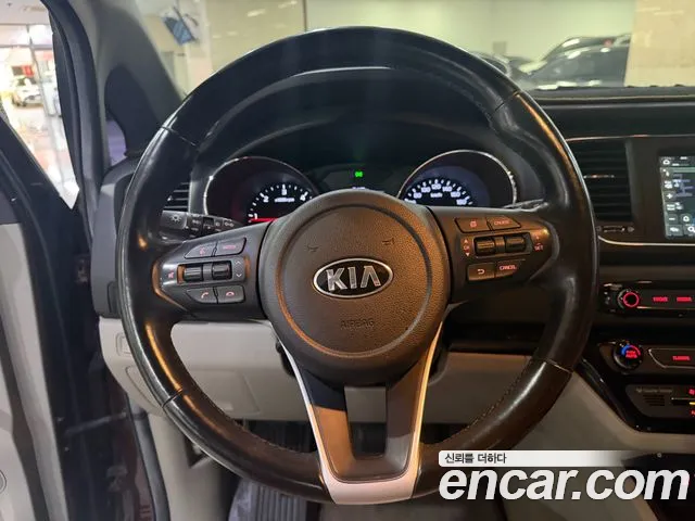Kia Canival 2019 — фото 10