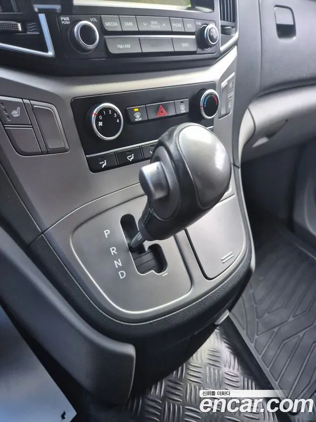 Hyundai Starex 2017 — фото 9