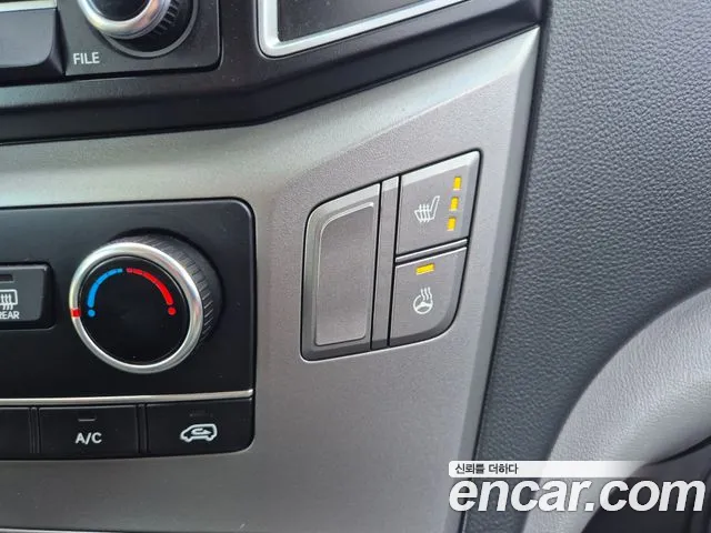 Hyundai Starex 2017 — фото 14