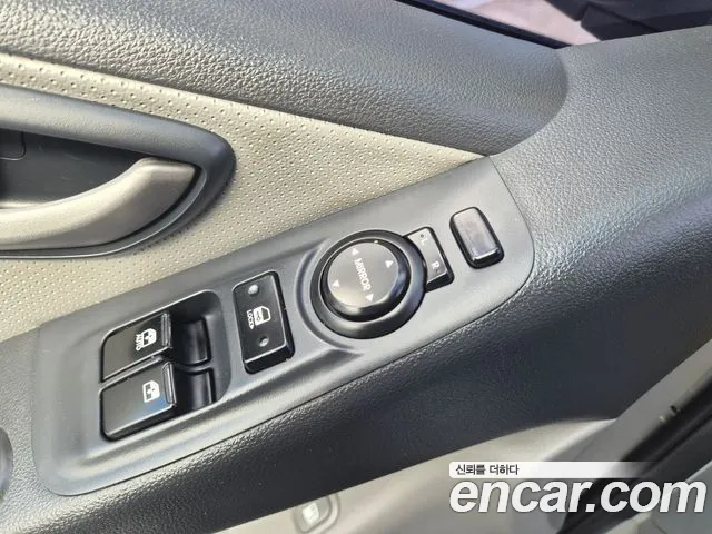 Hyundai Starex 2017 — фото 15
