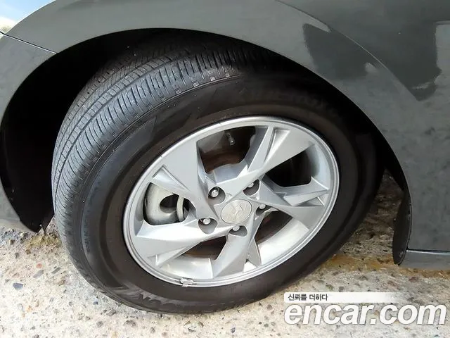 Hyundai AVANTE 2021 — фото 18