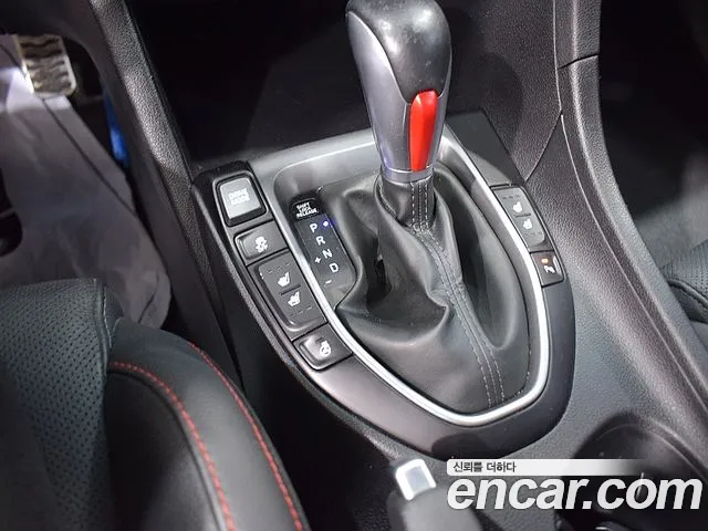 Hyundai Veloster 2018 — фото 13