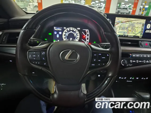 Lexus ES 2019 — фото 11