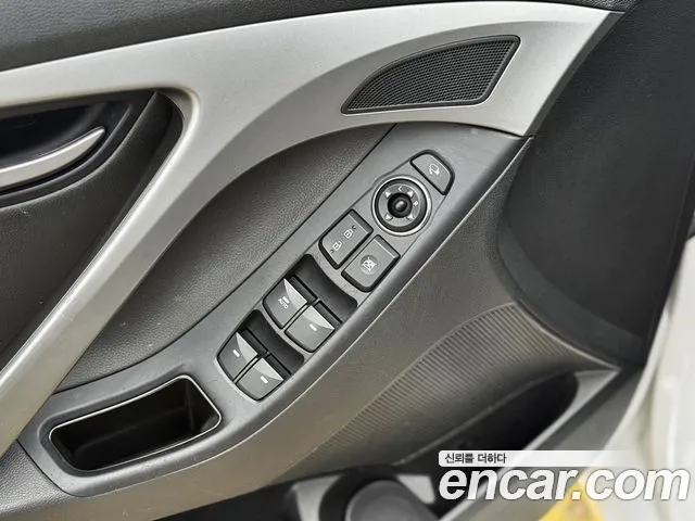 Hyundai AVANTE 2014 — фото 10