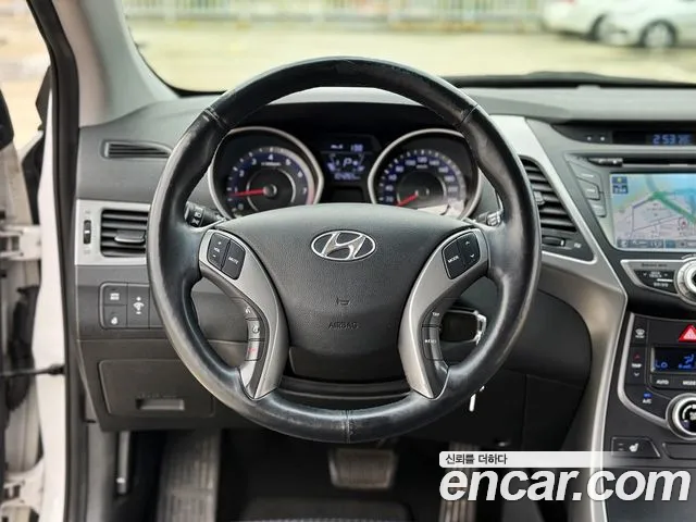 Hyundai AVANTE 2014 — фото 12