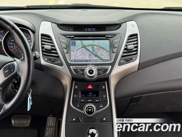 Hyundai AVANTE 2014 — фото 14
