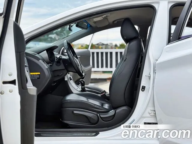 Hyundai AVANTE 2014 — фото 18