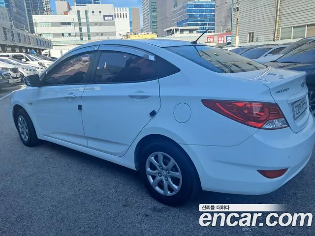 Hyundai Accent 2015 — фото 4
