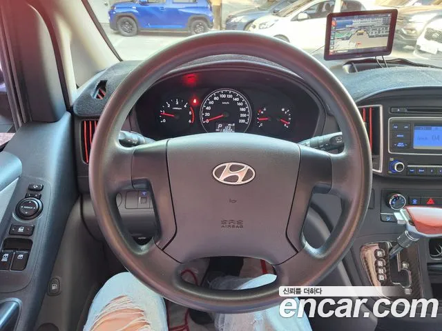 Hyundai Starex 2016 — фото 14