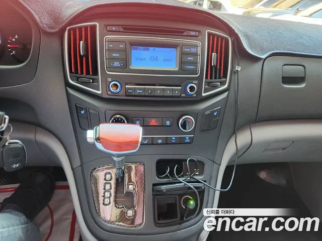 Hyundai Starex 2016 — фото 15