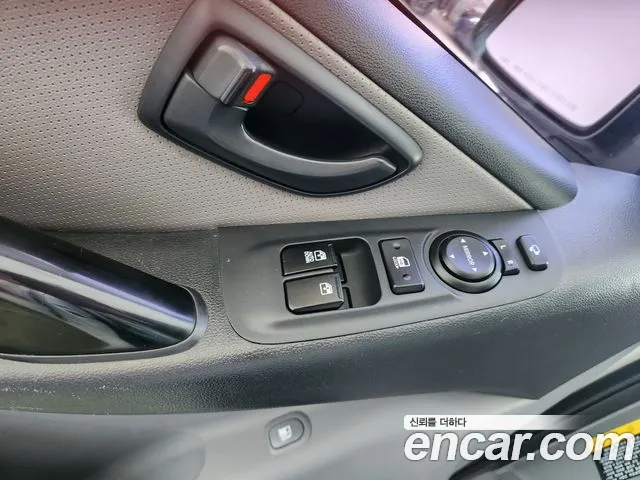 Hyundai Starex 2016 — фото 19
