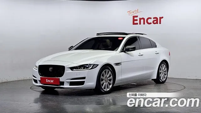 Jaguar XE 2017 — фото 1