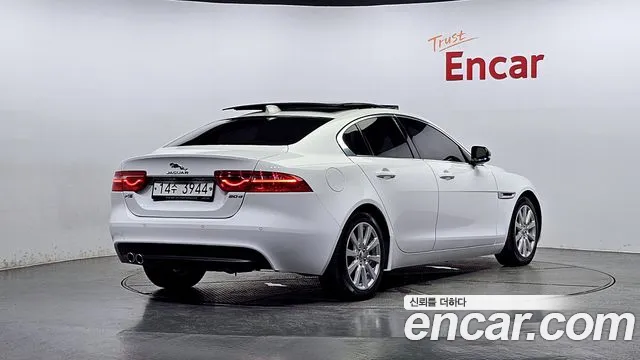 Jaguar XE 2017 — фото 2