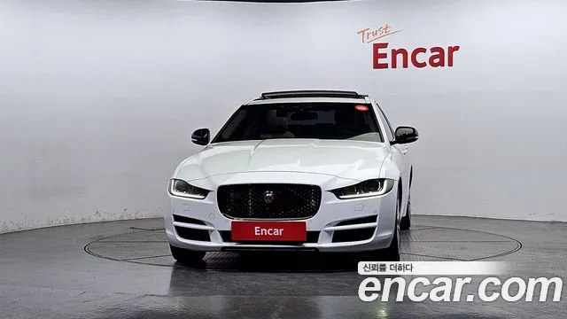 Jaguar XE 2017 — фото 3