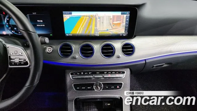 Mercedes-Benz E-Class 2020 — фото 15