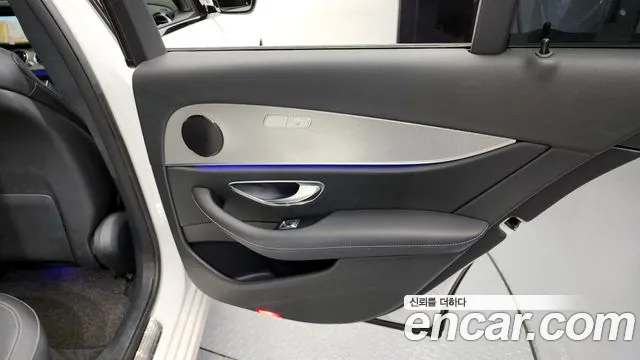 Mercedes-Benz E-Class 2020 — фото 18